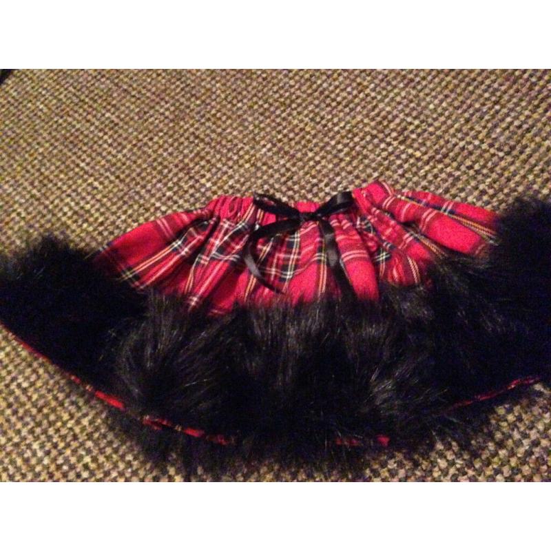 2 Baby Girls Handmade Christmas Skirts Tartan with Fur around Bottom 1-2 Years like new wil post