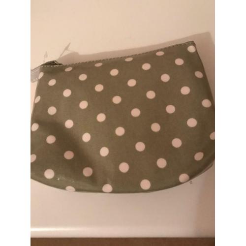 Victoria Green make up bag, new