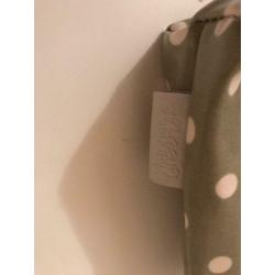 Victoria Green make up bag, new