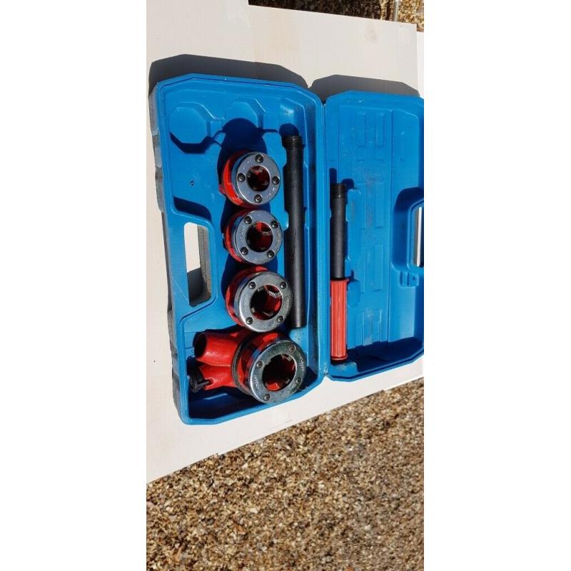 Steel pipe threading kit