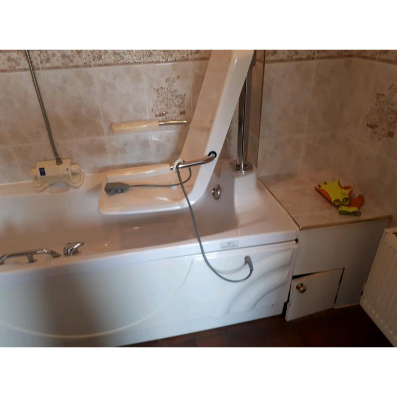ARJO independant bath with hoist and shower possible local deliveryr