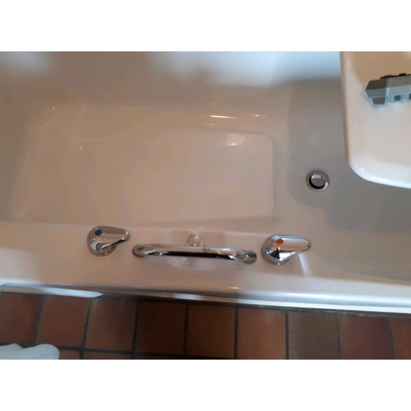 ARJO independant bath with hoist and shower possible local deliveryr