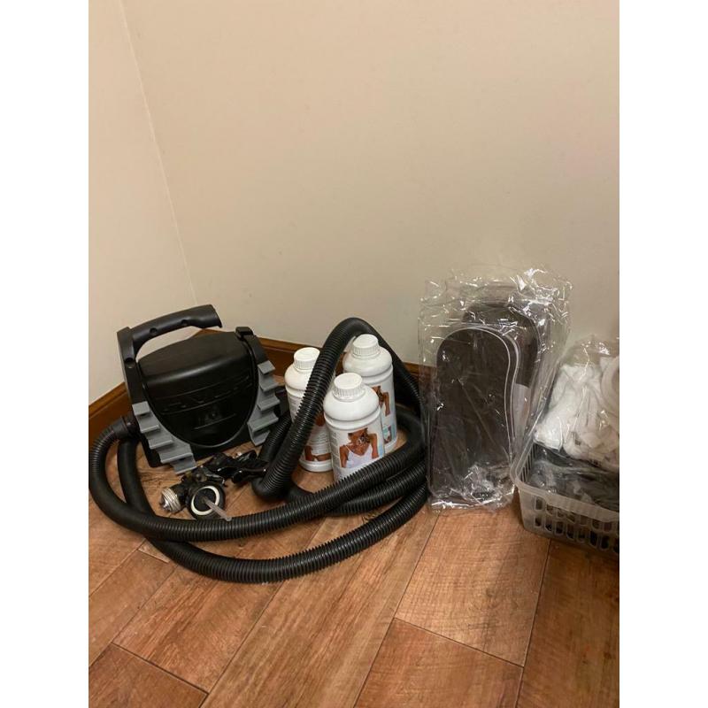 Spray tan machine - 3 x vita liberata tan and accessories