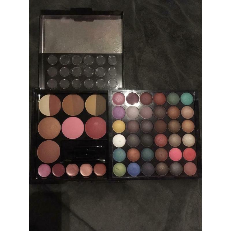 MAKE UP KIT