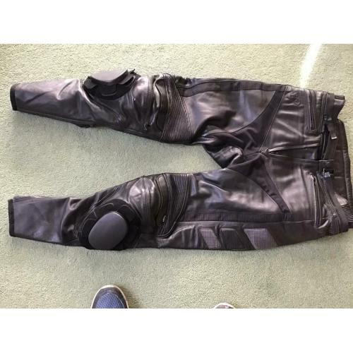 Men?s Triumph Leathers.