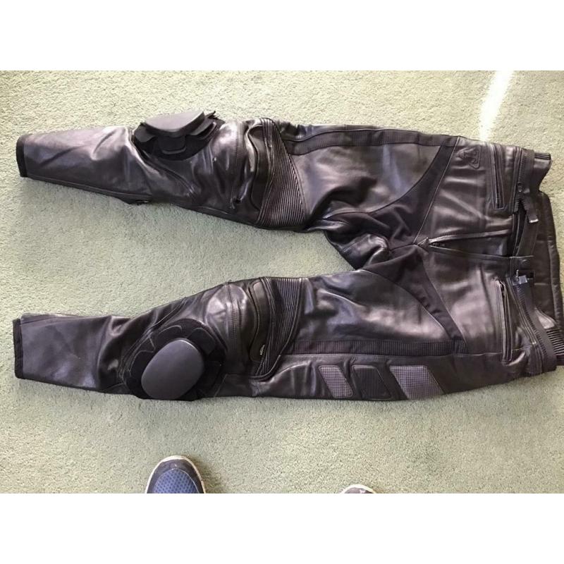 Men?s Triumph Leathers.