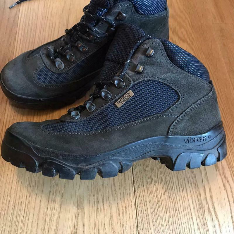 D-Tech Demon Walking Boots Size 7
