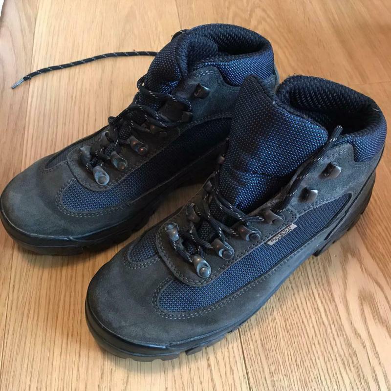 D-Tech Demon Walking Boots Size 7
