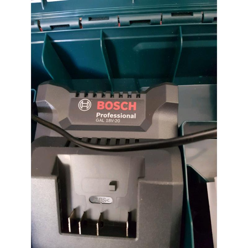 BOSCH PROFESSIONAL COMBI DRILL BRAND NEW +CHARGE+2 BATTERY