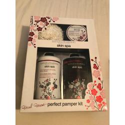 Baylis & Harding skin spa