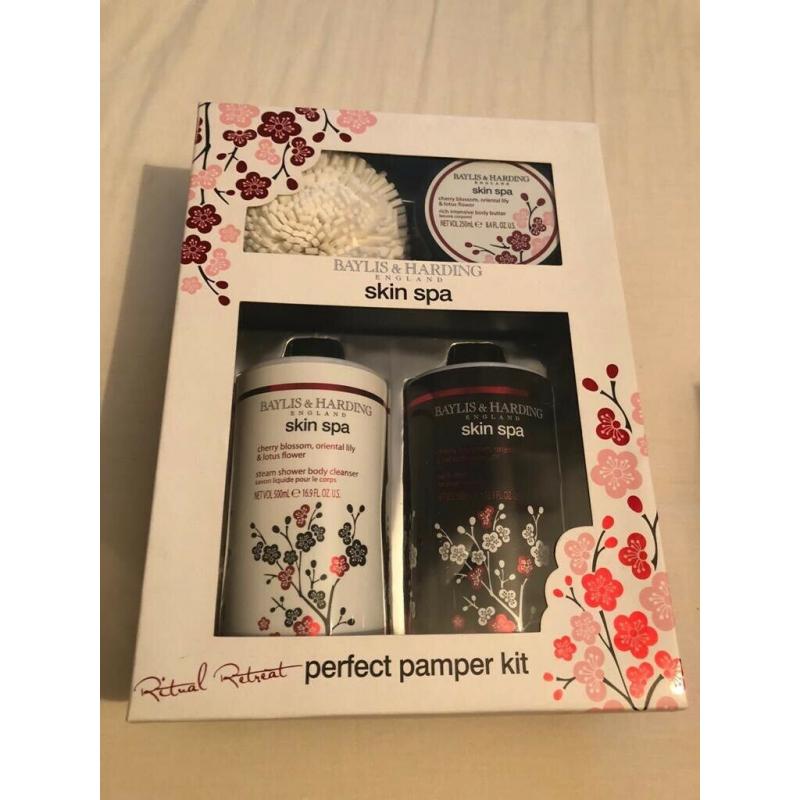Baylis & Harding skin spa