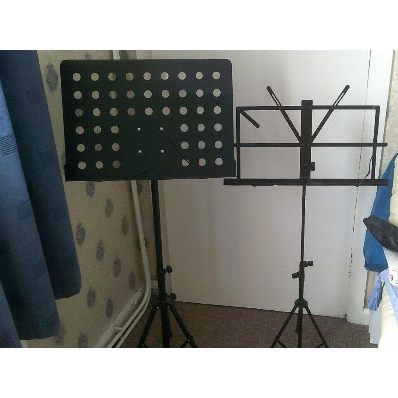 2 MUSIC STANDS BUYER COLLECTS