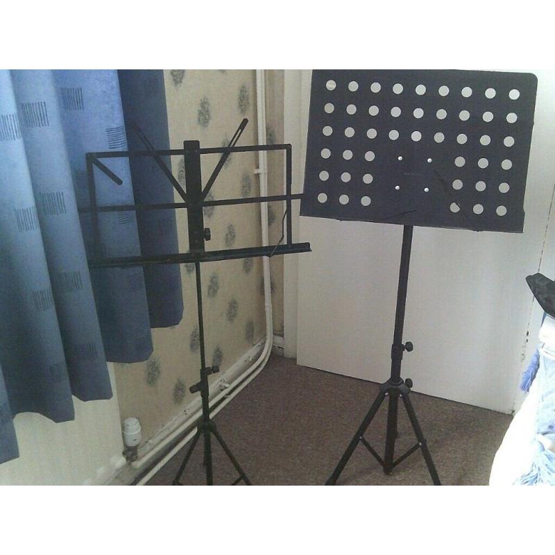 2 MUSIC STANDS BUYER COLLECTS