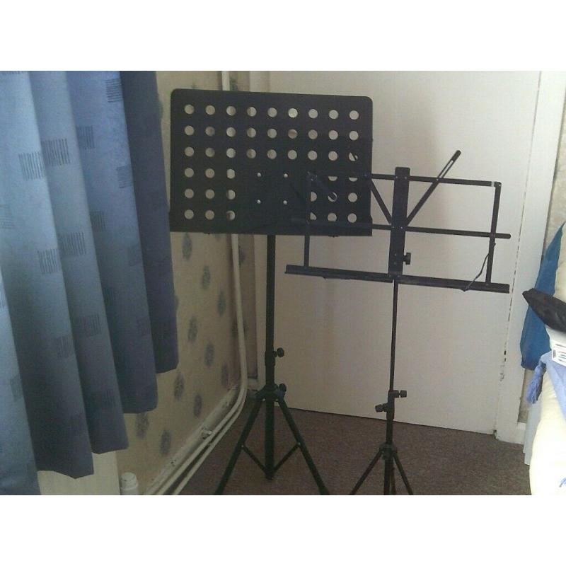 2 MUSIC STANDS BUYER COLLECTS