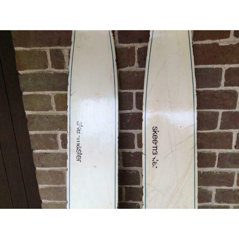Skeemaster water skis