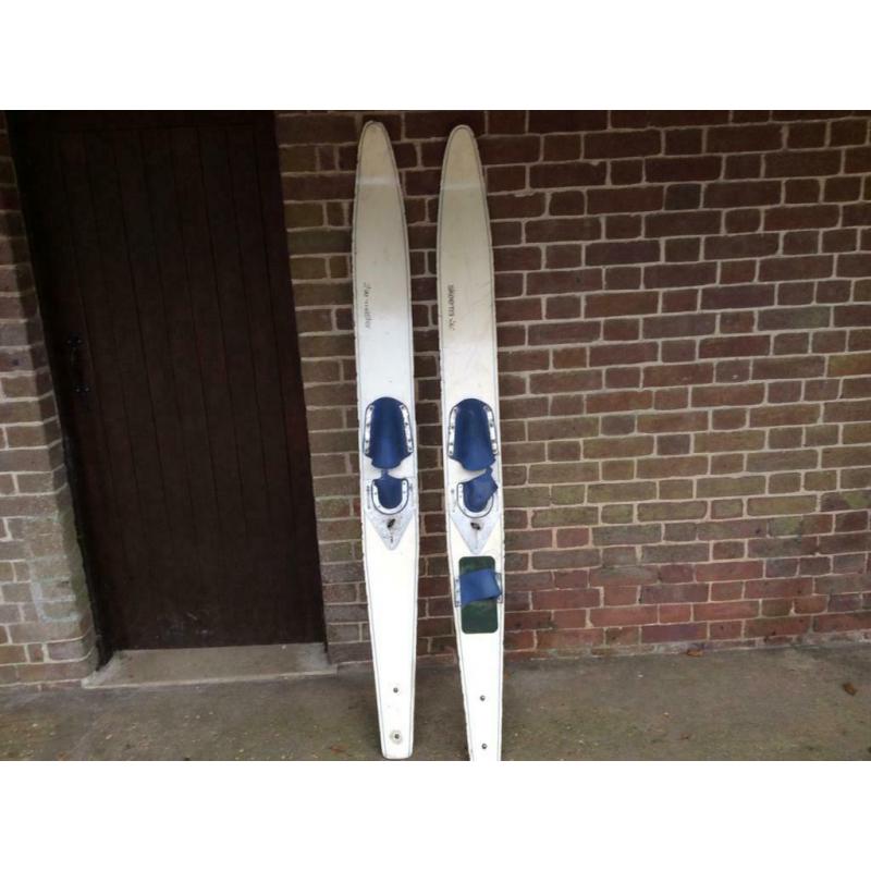 Skeemaster water skis