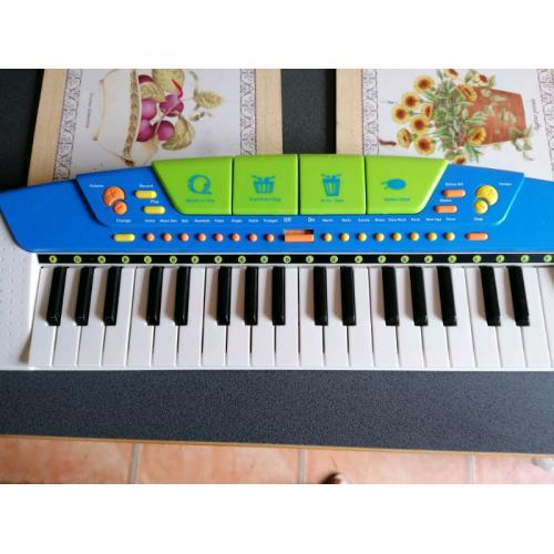 SYNTHESISER KEYBOARD 22"Long