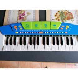 SYNTHESISER KEYBOARD 22"Long