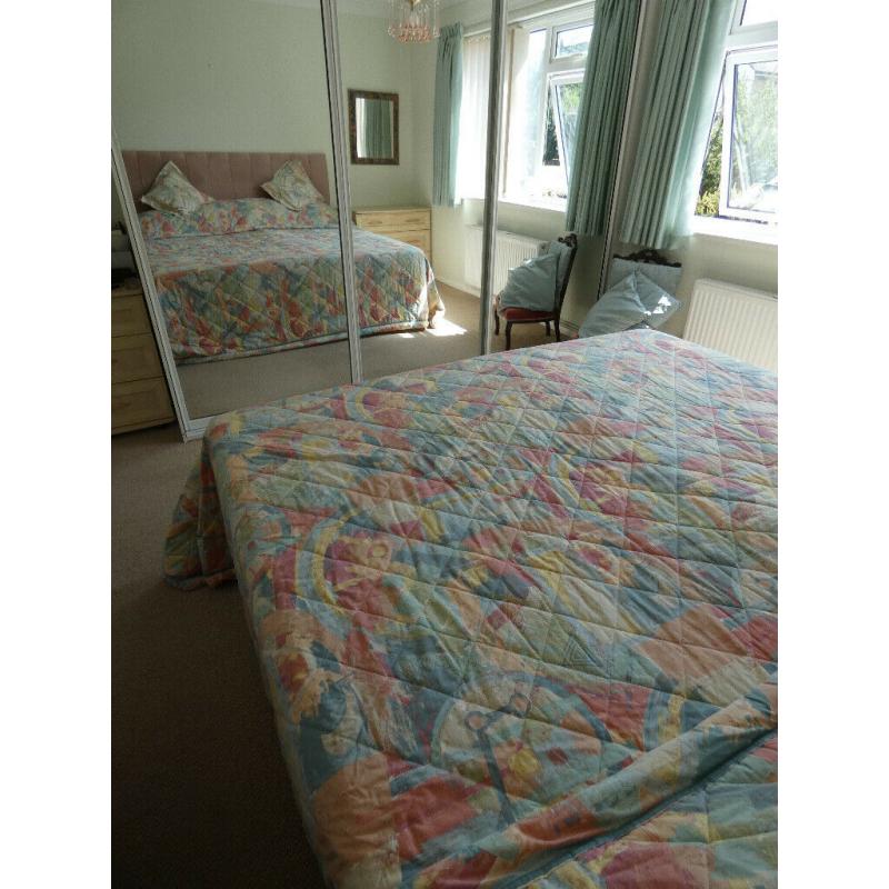 Large Sheridan Bedcover, Kingsize, lovely multicoloured pastel abstract design
