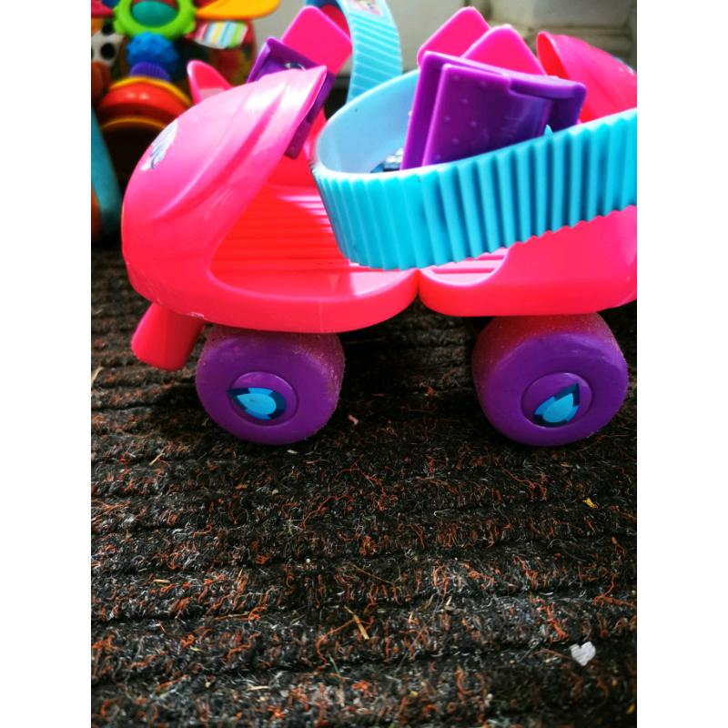 Adjustable girls skates