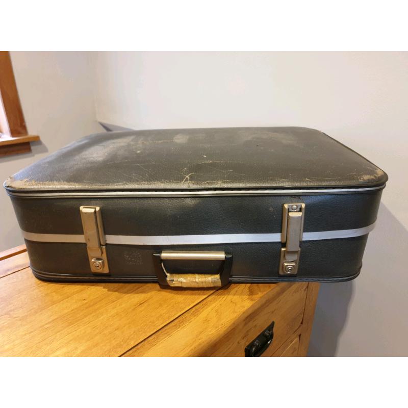 **?35** Antique Vintage Travel Case