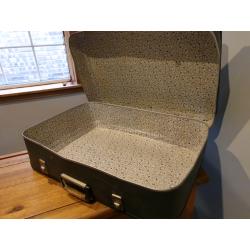 **?35** Antique Vintage Travel Case