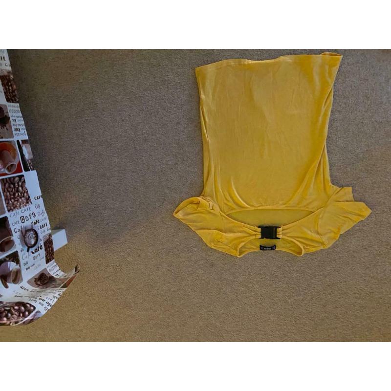 8 Tops ?5 each size 12