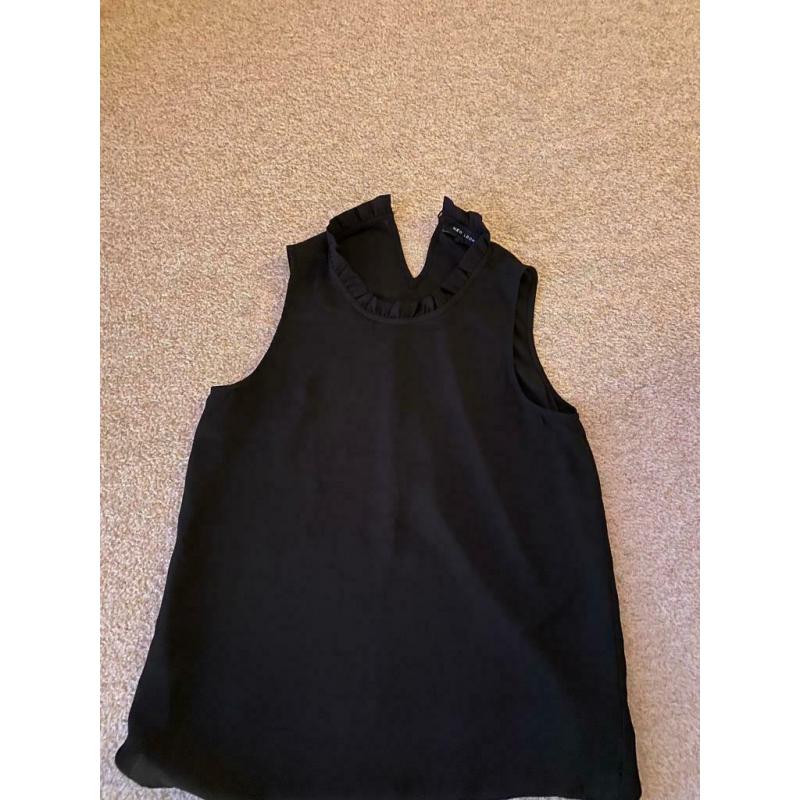 8 Tops ?5 each size 12