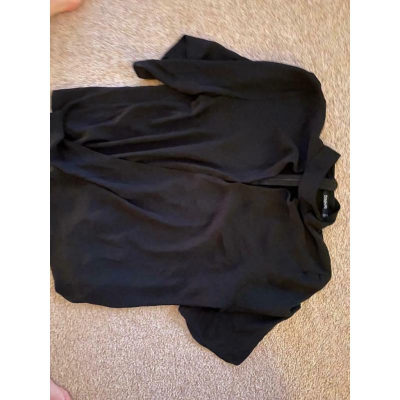 8 Tops ?5 each size 12