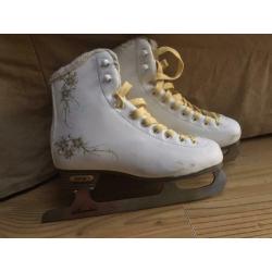 SFR glitra ice skates size 2 UK (34 eur)