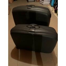 Samsonite hard shell grey suitcase set. 1 large, 1 medium