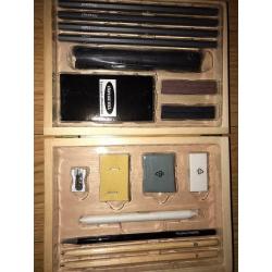 Un used drawing set. Great Art bundle
