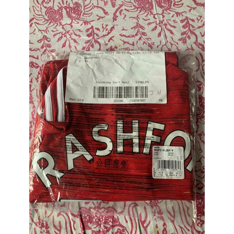 Boys Manchester United T shirt ?45 Ono