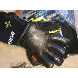 Brand New Kenny Arthur/Kaliaaer Goalkeeper Gloves, Size 9