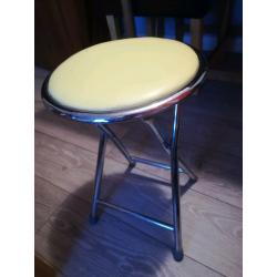 Folding lightweight stool