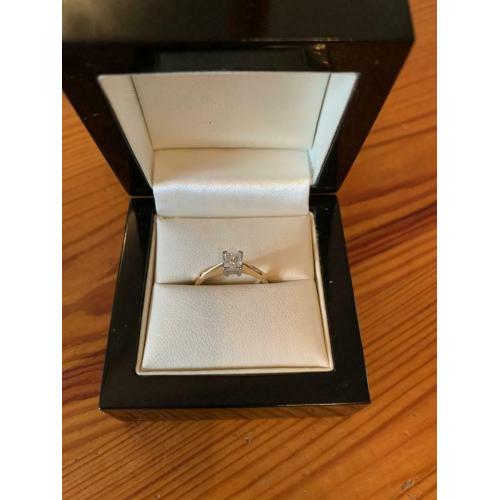 18 ct gold diamond ring