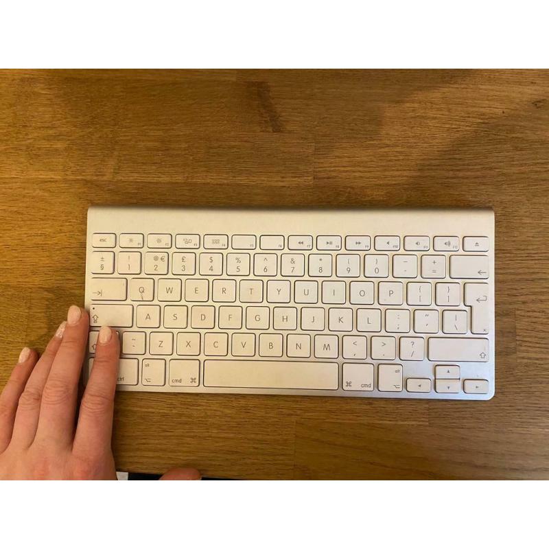 iMac Core 2 duo 24 inch computer & wireless keyboard
