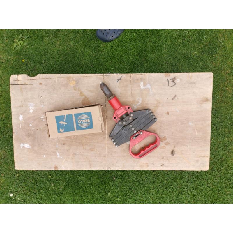 Pop rivet gun