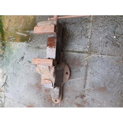 Large vice for sale, Make unknown six diameter overall length nineteen inches Good working order