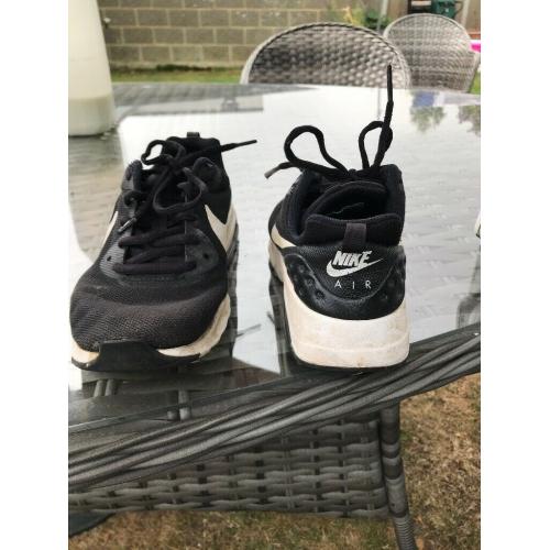 Nike Air boys trainers size 3.5 Reduced