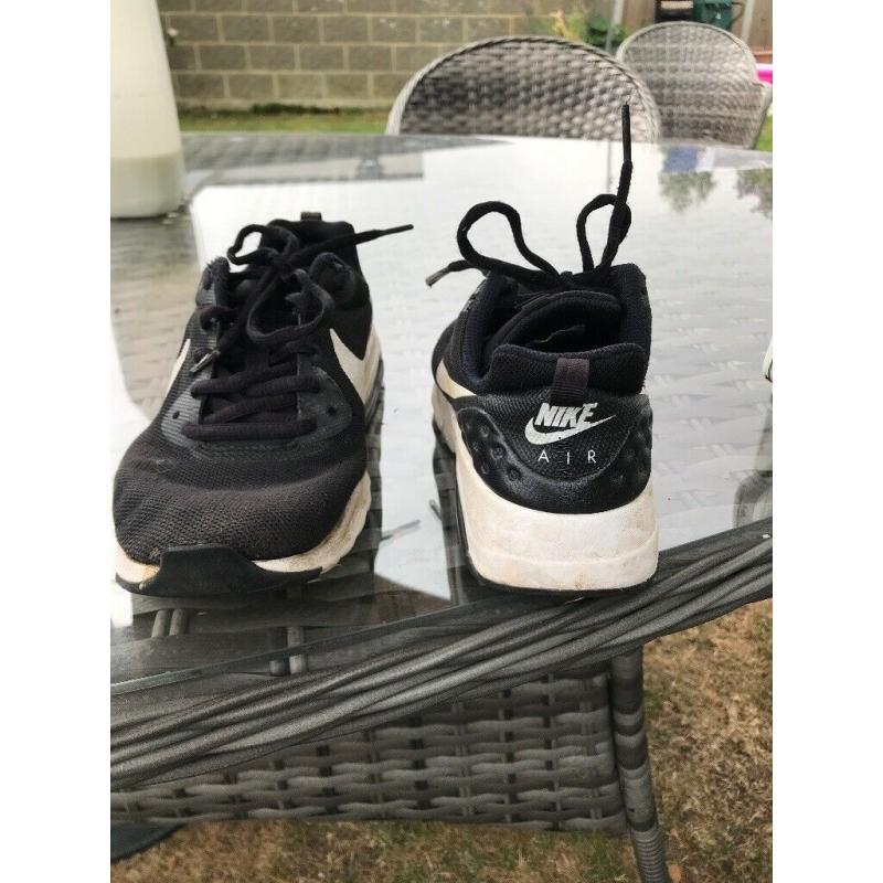 Nike Air boys trainers size 3.5 Reduced