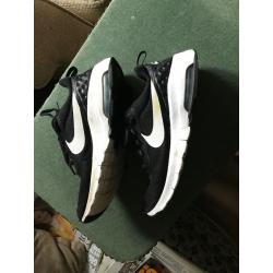 Nike Air boys trainers size 3.5 Reduced