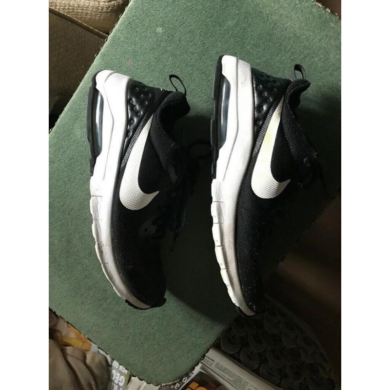 Nike Air boys trainers size 3.5 Reduced