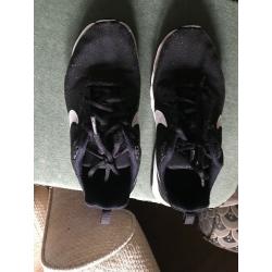 Nike Air boys trainers size 3.5 Reduced