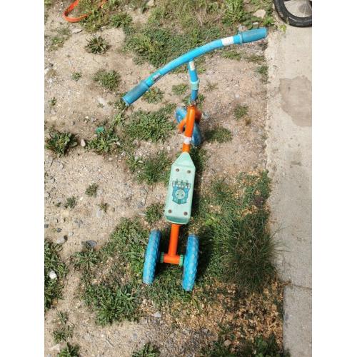 Child scooter