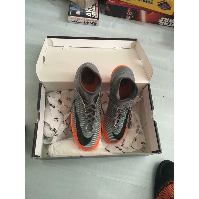 Football shoes