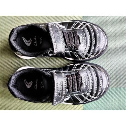 Boy's Shoes Black Leather UK size 7,5 CLARKS used very good condition