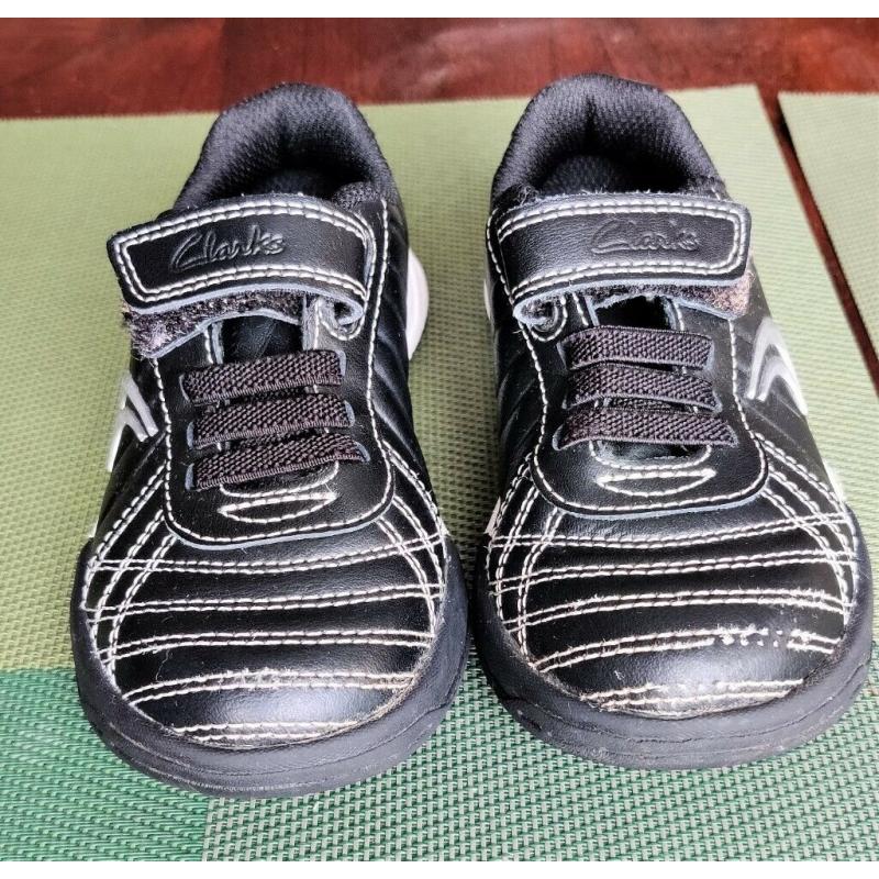Boy's Shoes Black Leather UK size 7,5 CLARKS used very good condition
