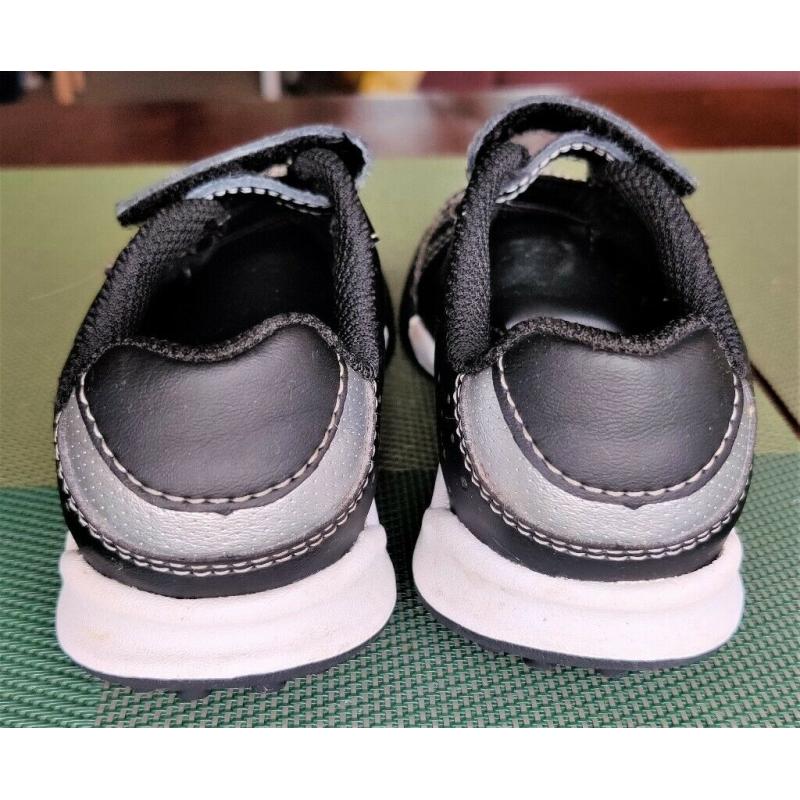 Boy's Shoes Black Leather UK size 7,5 CLARKS used very good condition