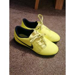 Nike phantom venom junior astro turf trainers size 4